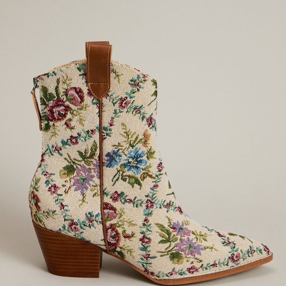 Demi Floral Tapestry Boots AS Altar'd State Size 7.5 NWT $98